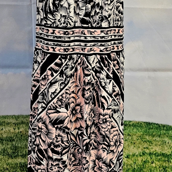 LONDON STYLE | SLEEVELESS FLOOR LENGTH FLORAL MAXI DRESS - Picture 12 of 15